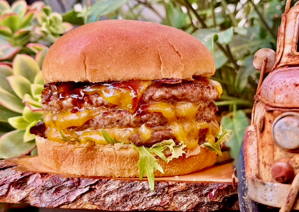 HAMBURGUESA TRIPLE SSUPREME . HAMBURGUESERIA GUARDAMAR DEL SEGURA